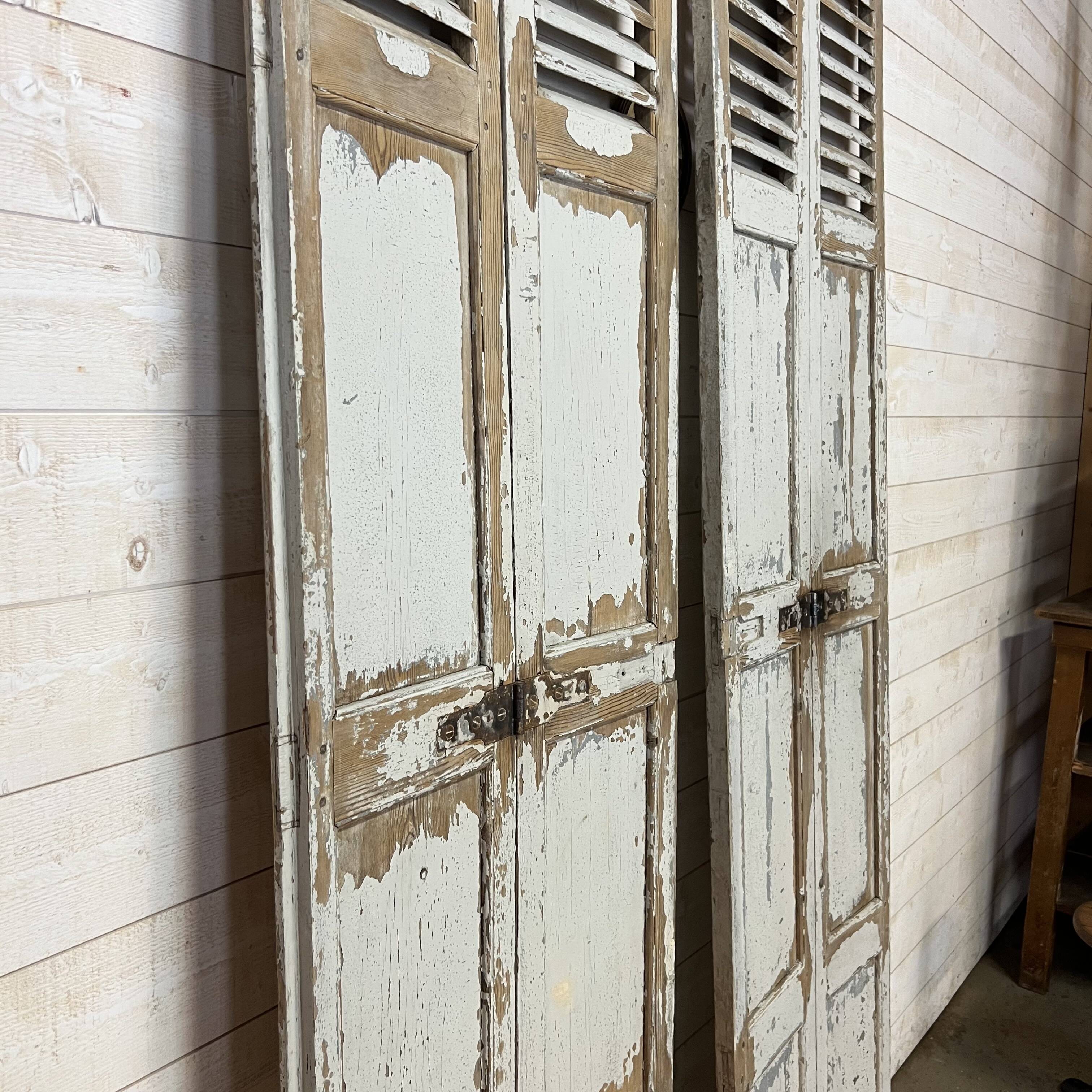 Ancienne persiennes volets patinées