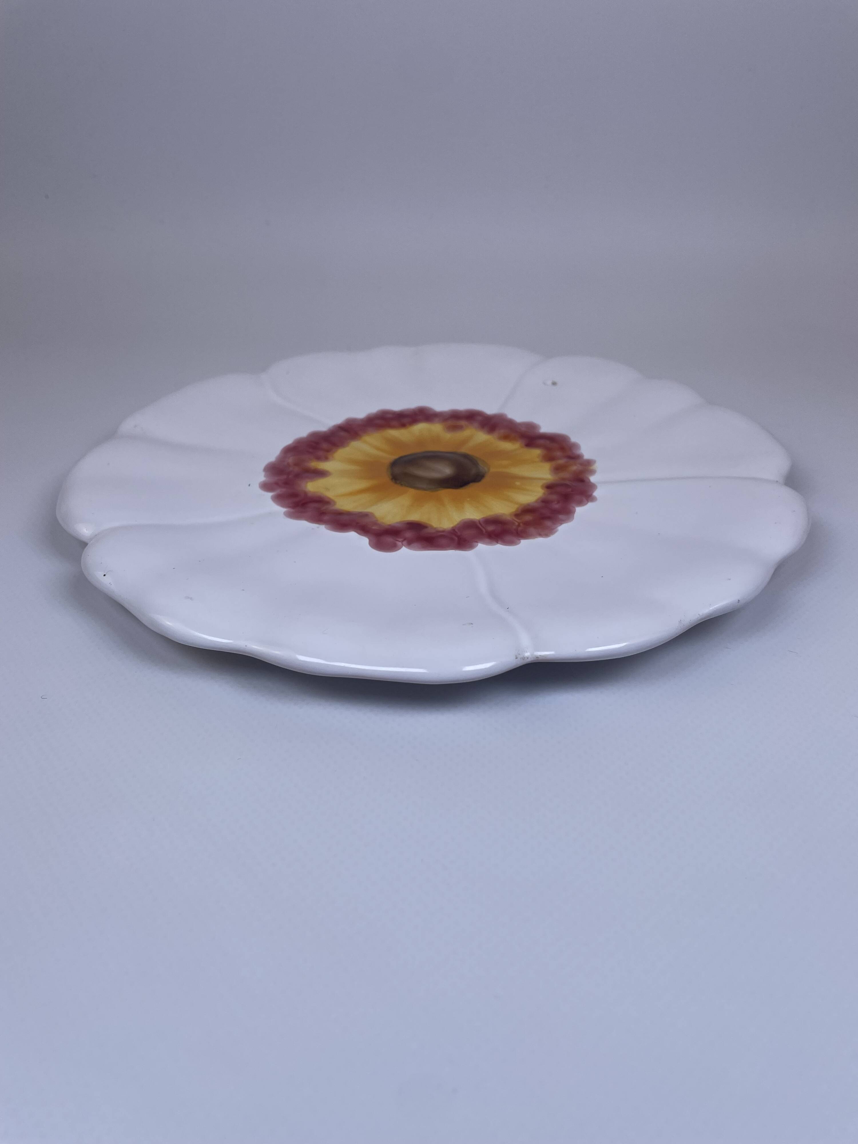 Assiette fleur en céramique de Vallauris