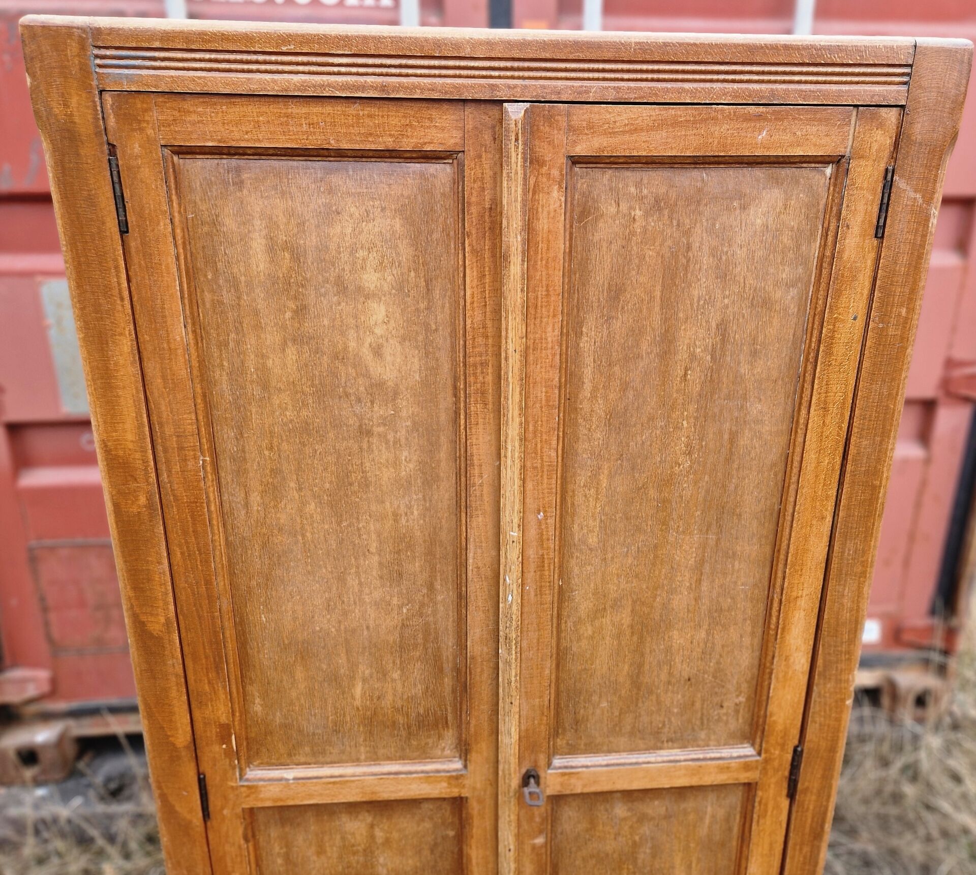 Armoire parisienne