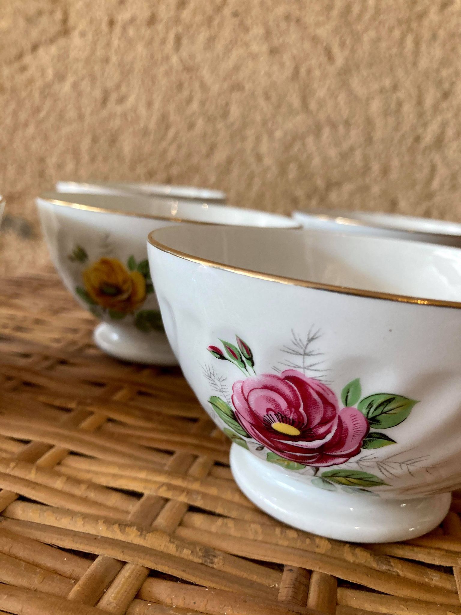 Set of 5 porcelain bowls