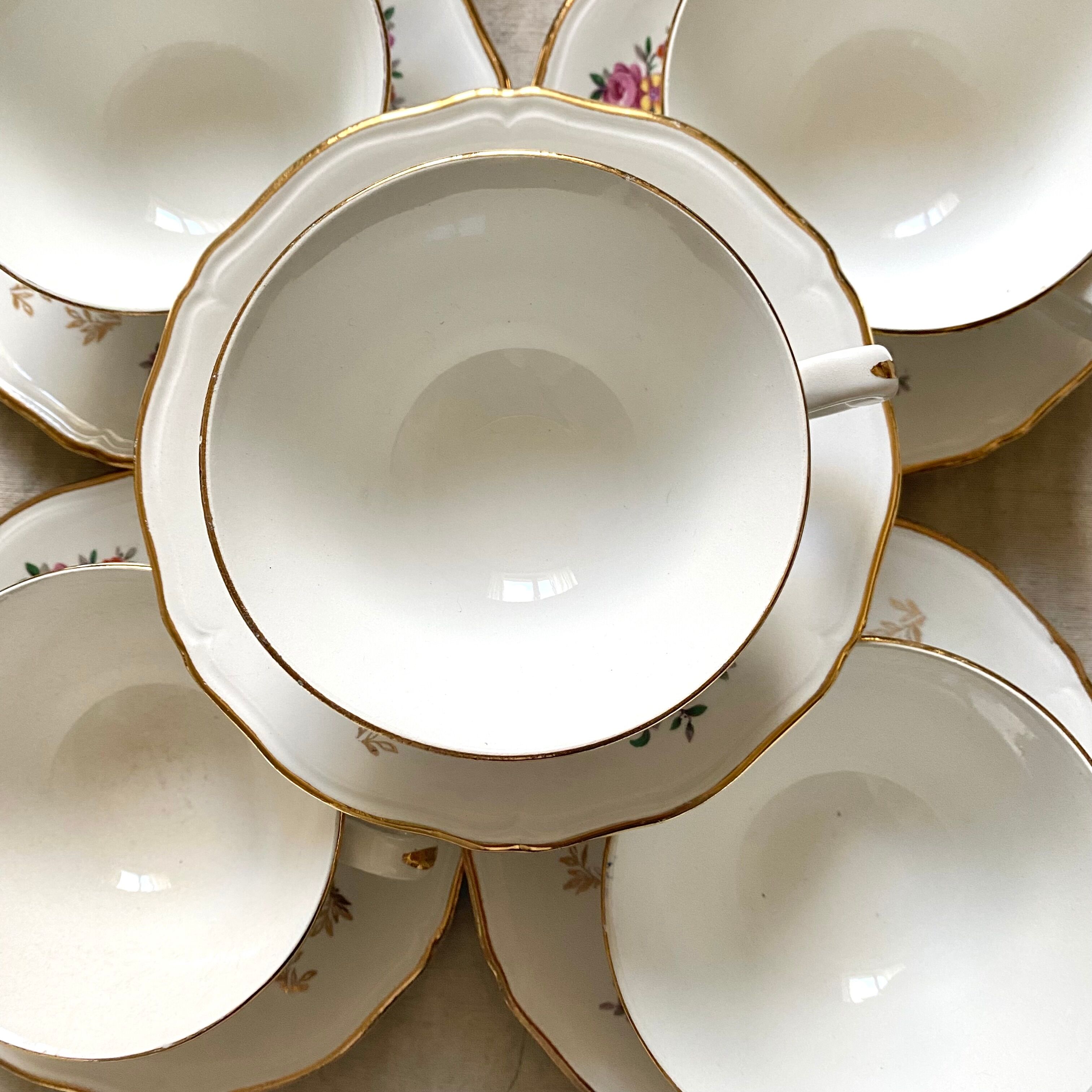 Antique tea set in Amandinoise porcelain