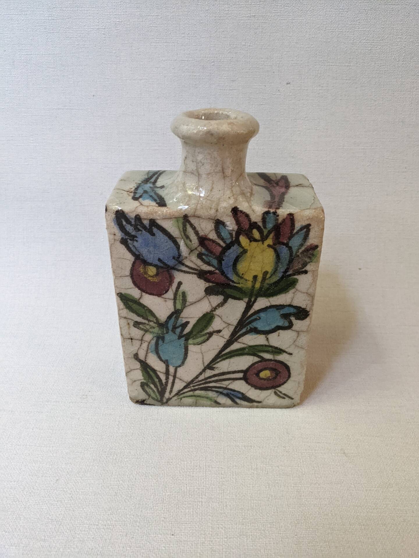 Vase iznik Perse décor floral peint à la main
