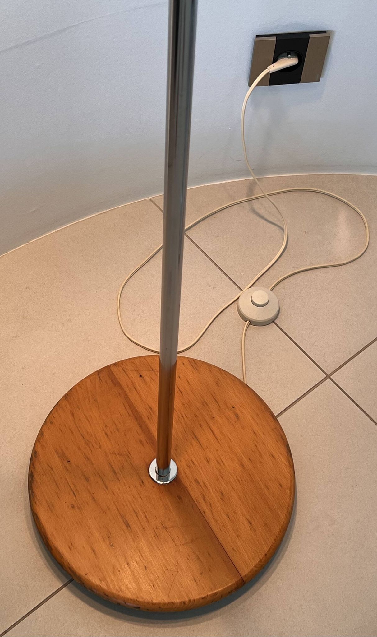 Three-light floor lamp in wood and chrome metal, Spain 1970s.