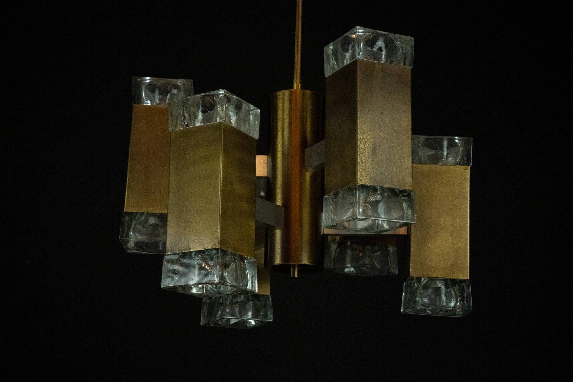 Italian glass and brass 12 lights chandelier produced by Sciolari in the 70