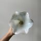 Vase soliflore opaline vert et blanc.