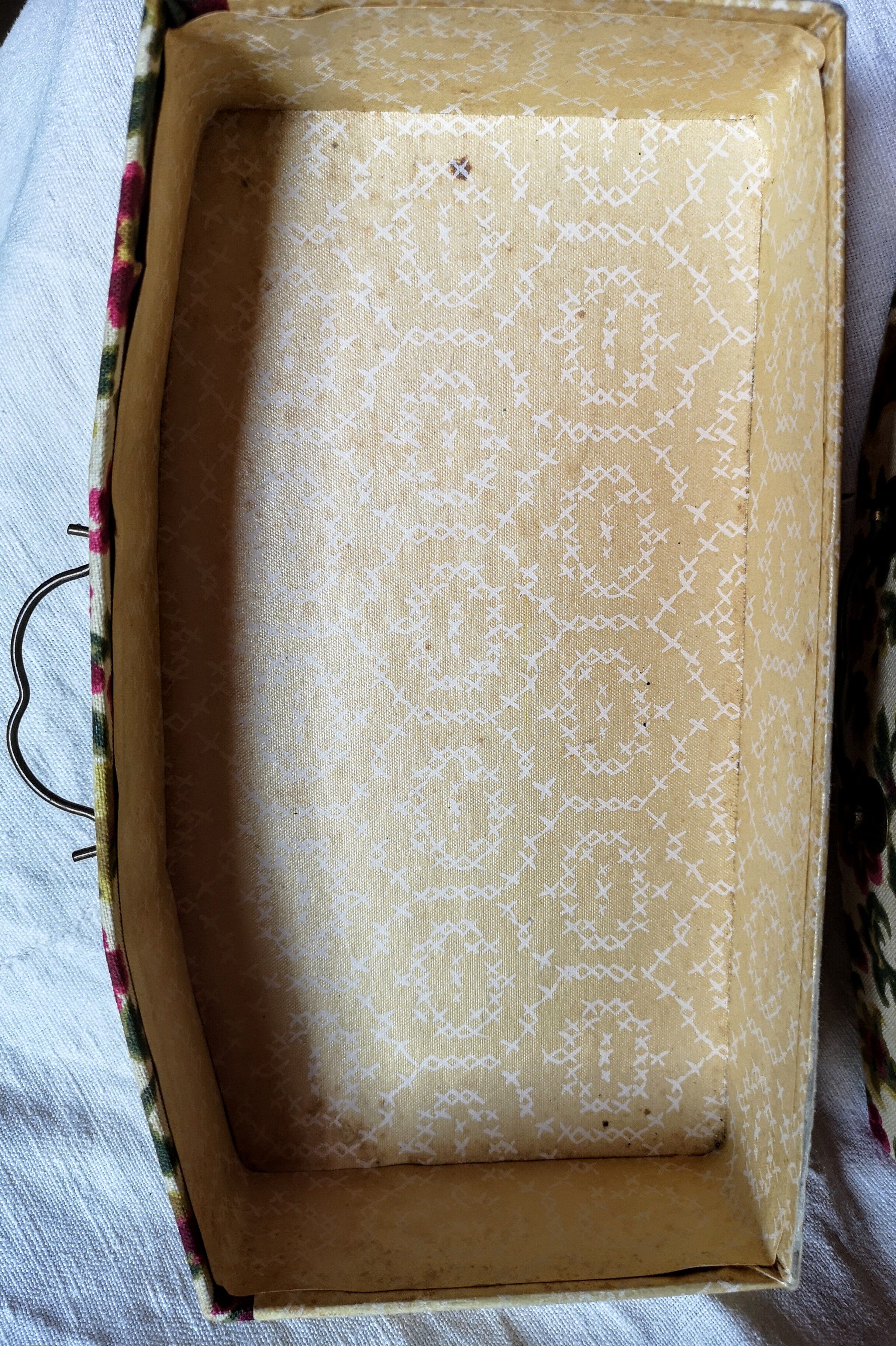 Vintage mini-chest of drawers, made of fabric to store your jewelry