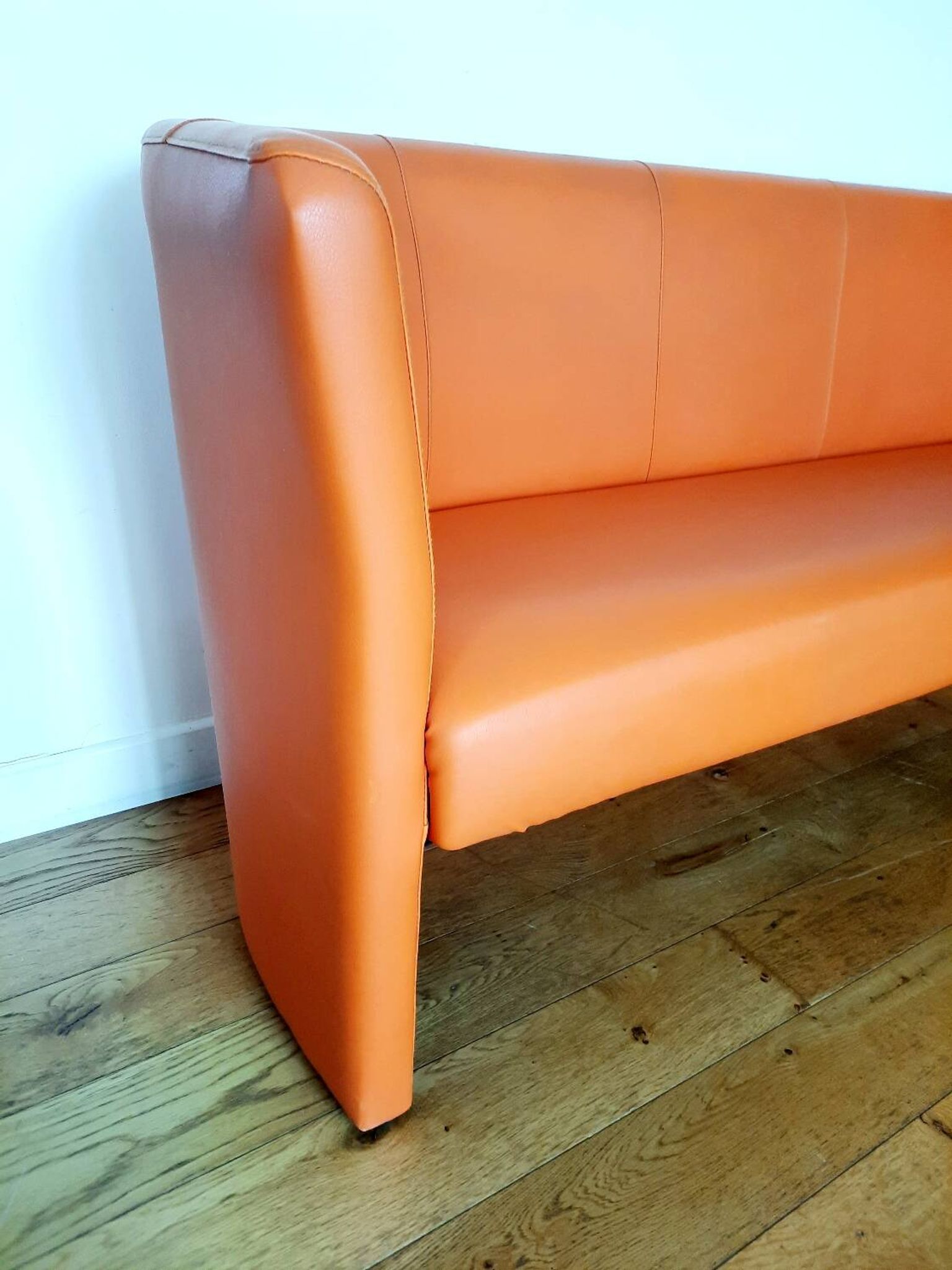 Three-seater sofa, vintage orange Gulf bench.