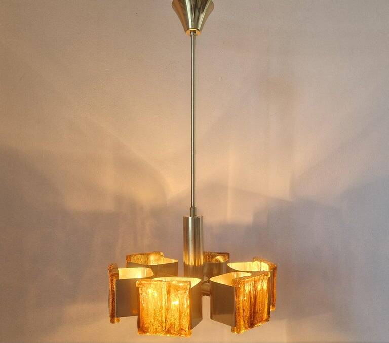 Rare mid-century chandelier in brass and resin, 1970s