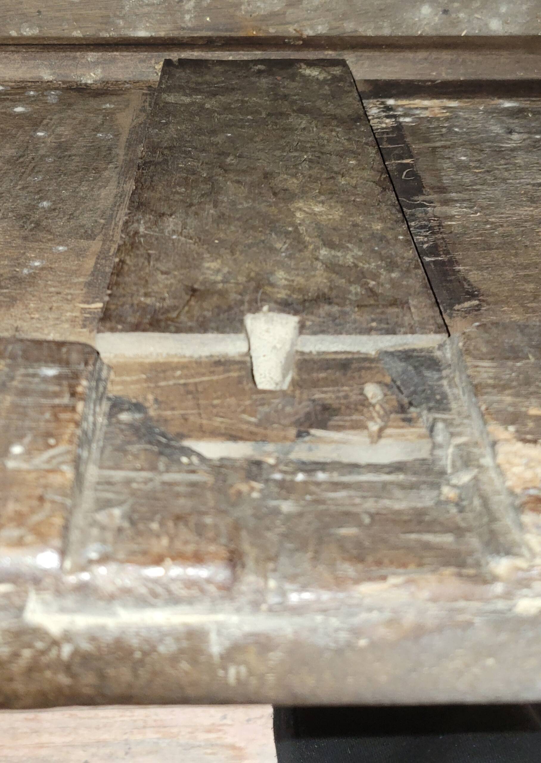 Very important Louis XIV period solid wood storage bench / 201 cm long