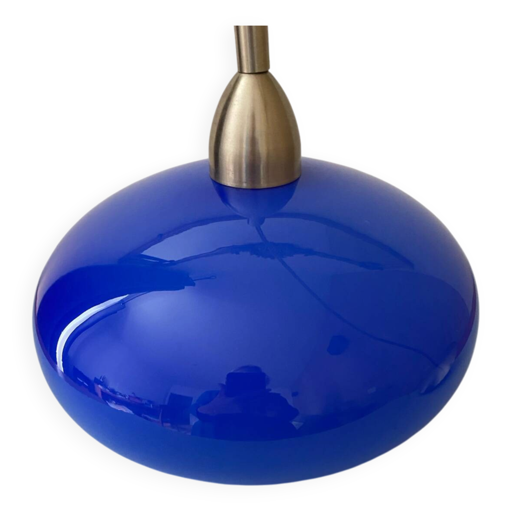 Blue opaline suspension