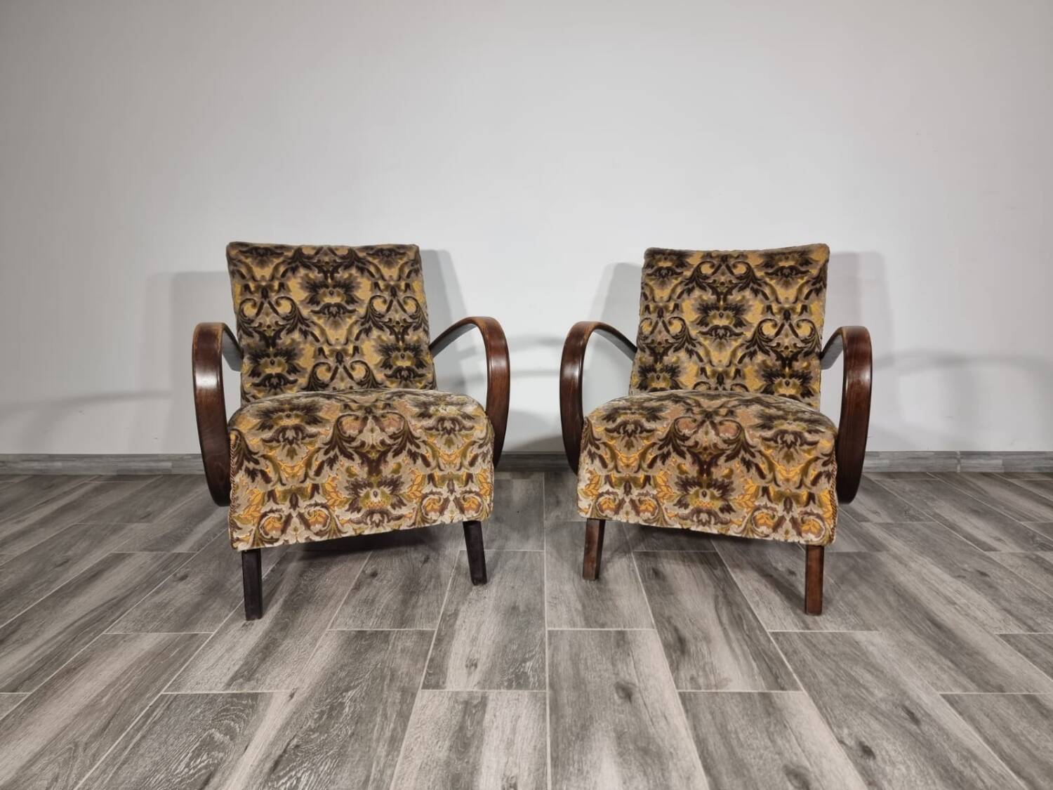 Art deco armchairs by Jindrich Halabala