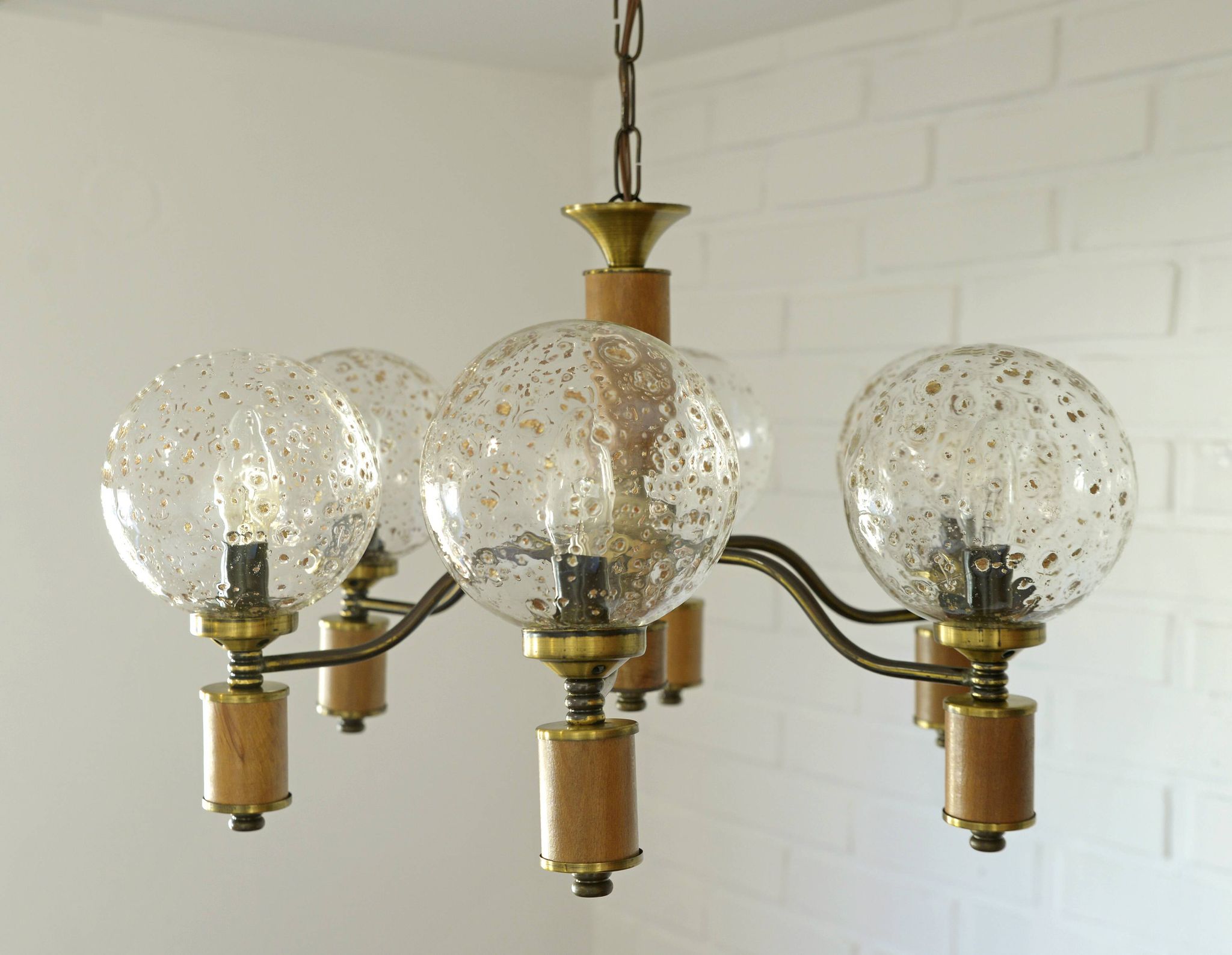 Suspension vintage en laiton, élégante et rustique, style colonial