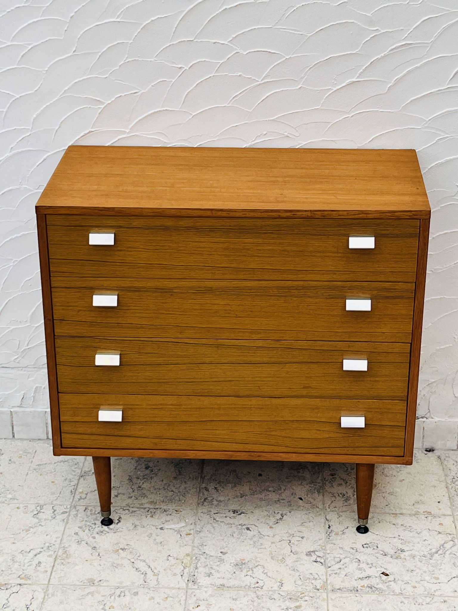 Vintage teak chest of drawers with 4 drawers from the 1960s in G-Plan style.