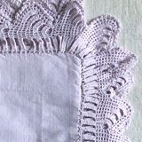 Taie d'oreiller ancienne en coton lilas