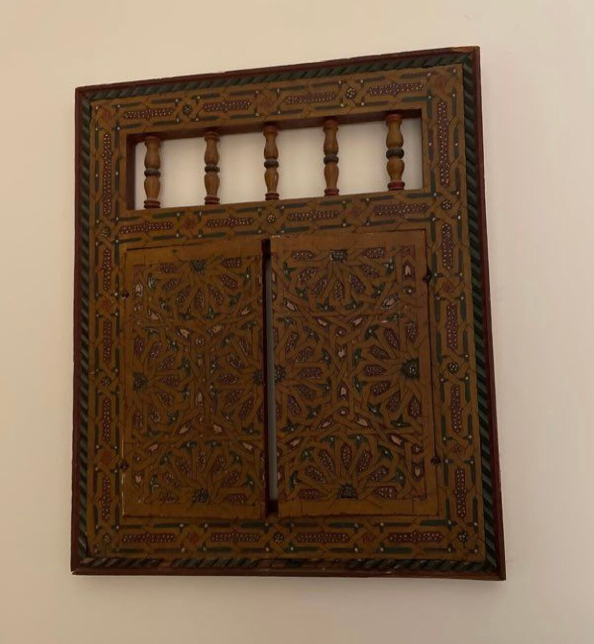 Fenêtre marocaine en bois