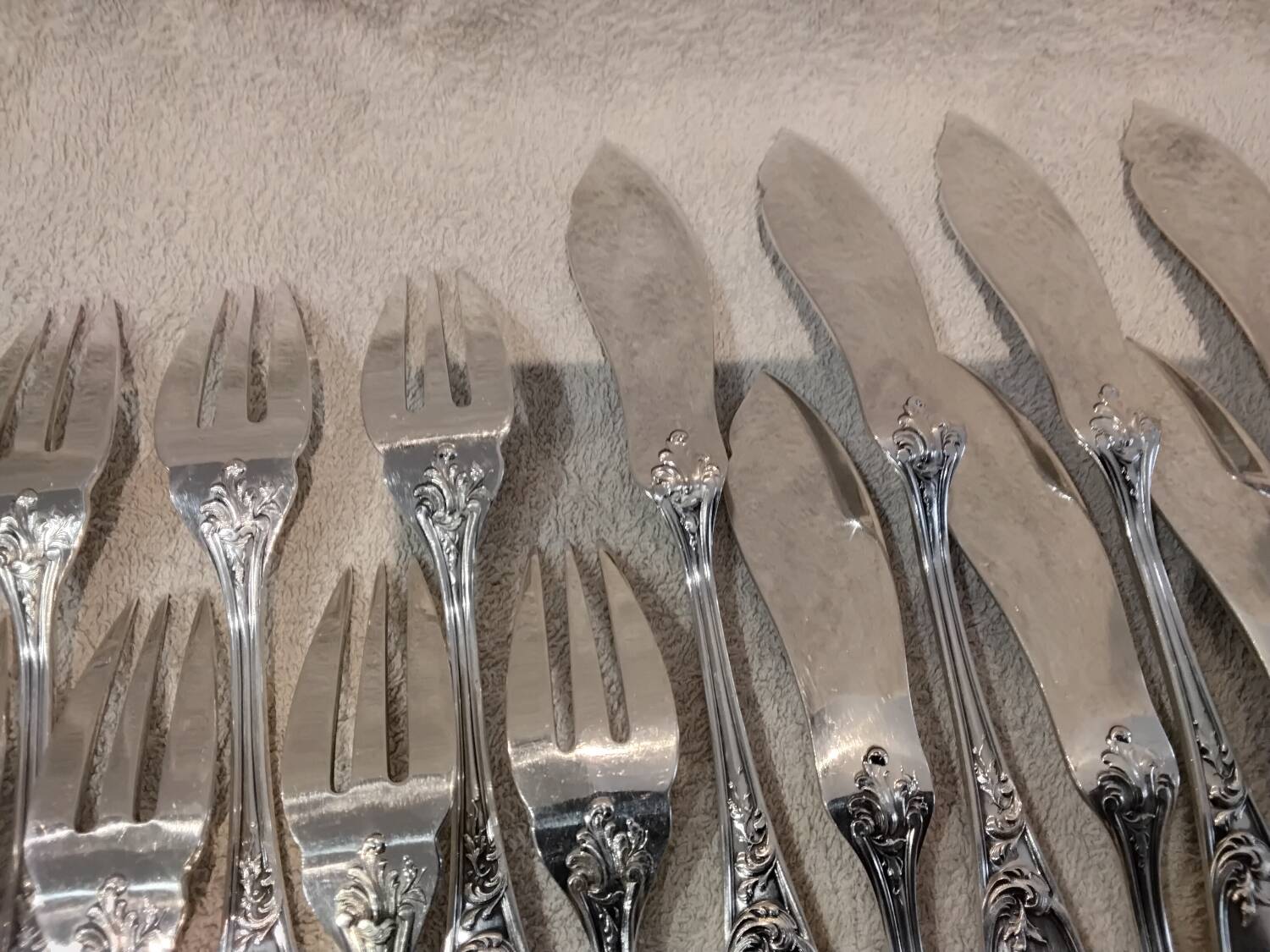 12 fish cutlery pieces, 24 pieces, silver-plated metal, Ercuis Fontenoy silversmith