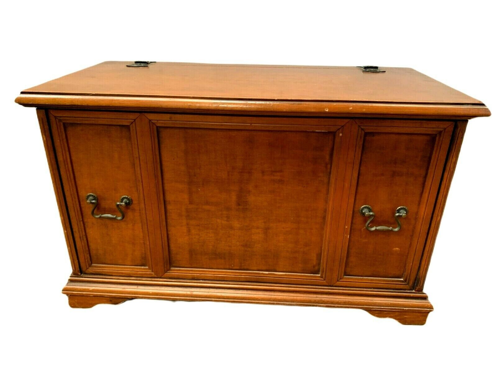 Coffre bar en bois naturel XX siècle