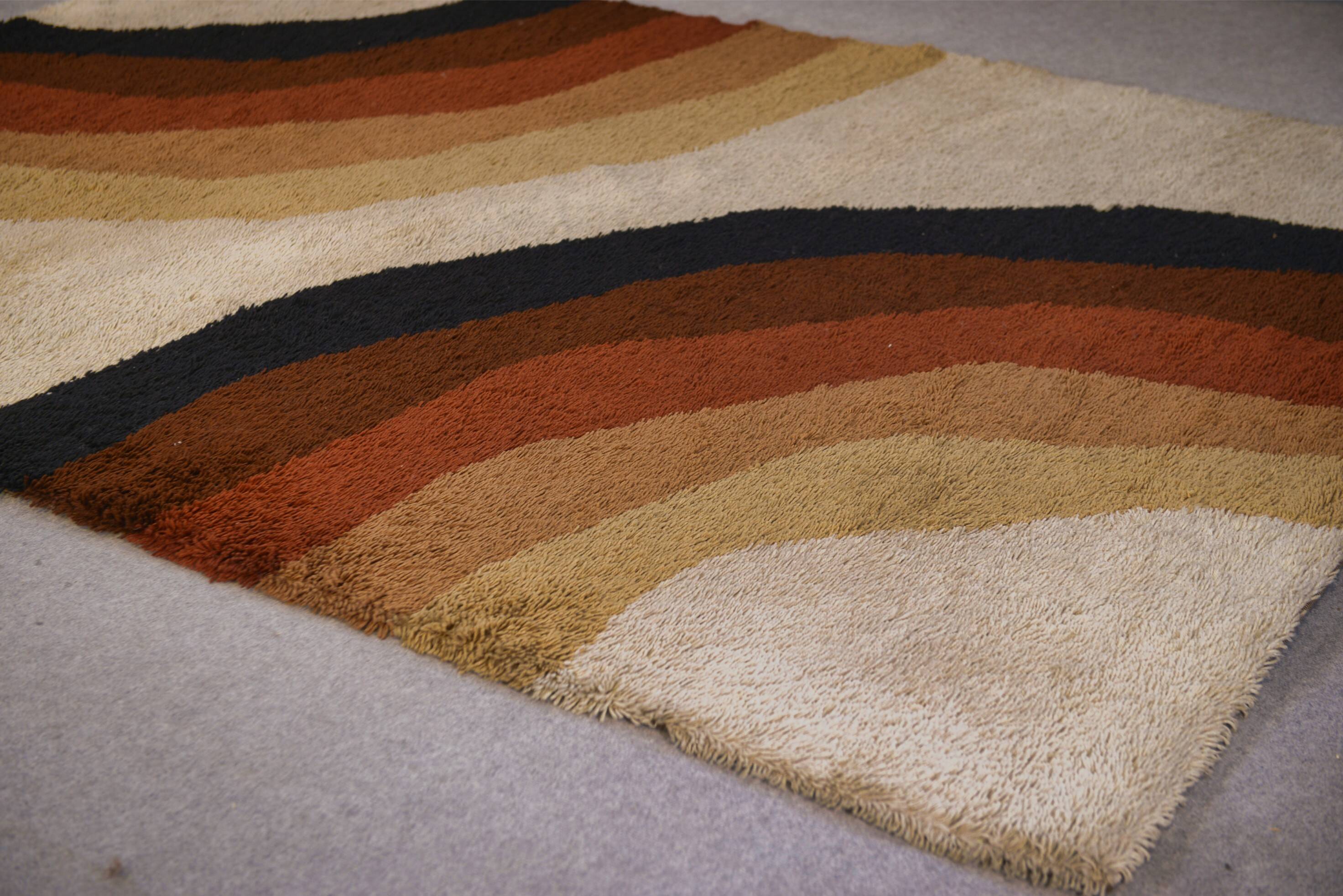 Rug published by Herforder Teppiche, 1970s pop art design.