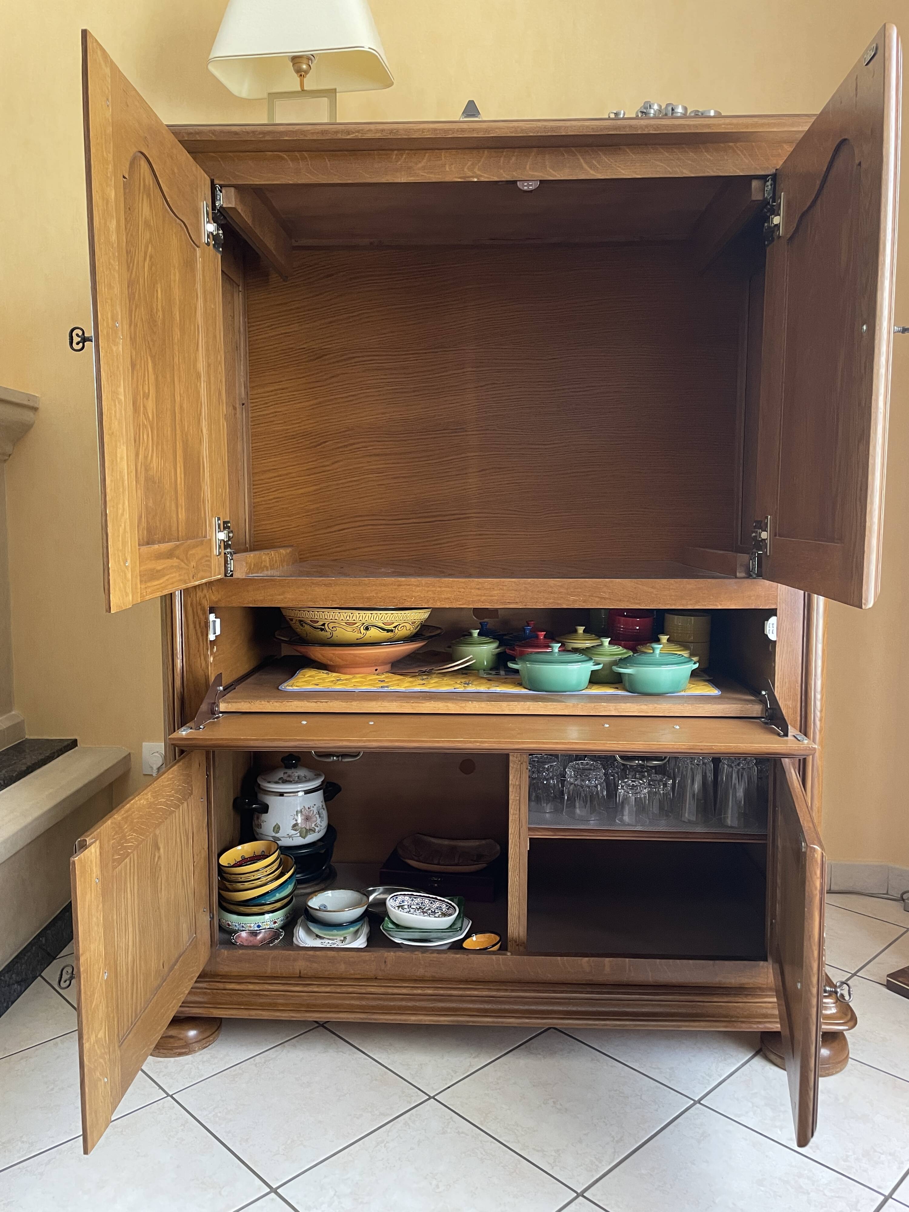 Storage furniture / bar / TV in solid oak – very high quality