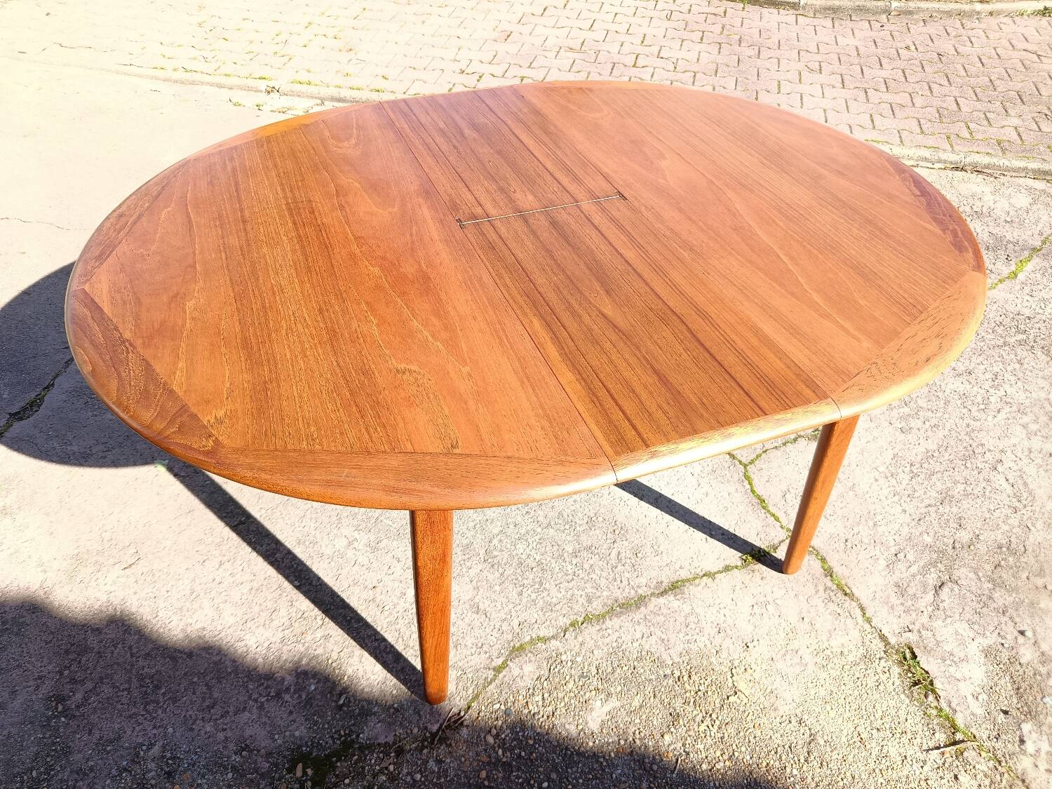 Table Svend Aage Madsen