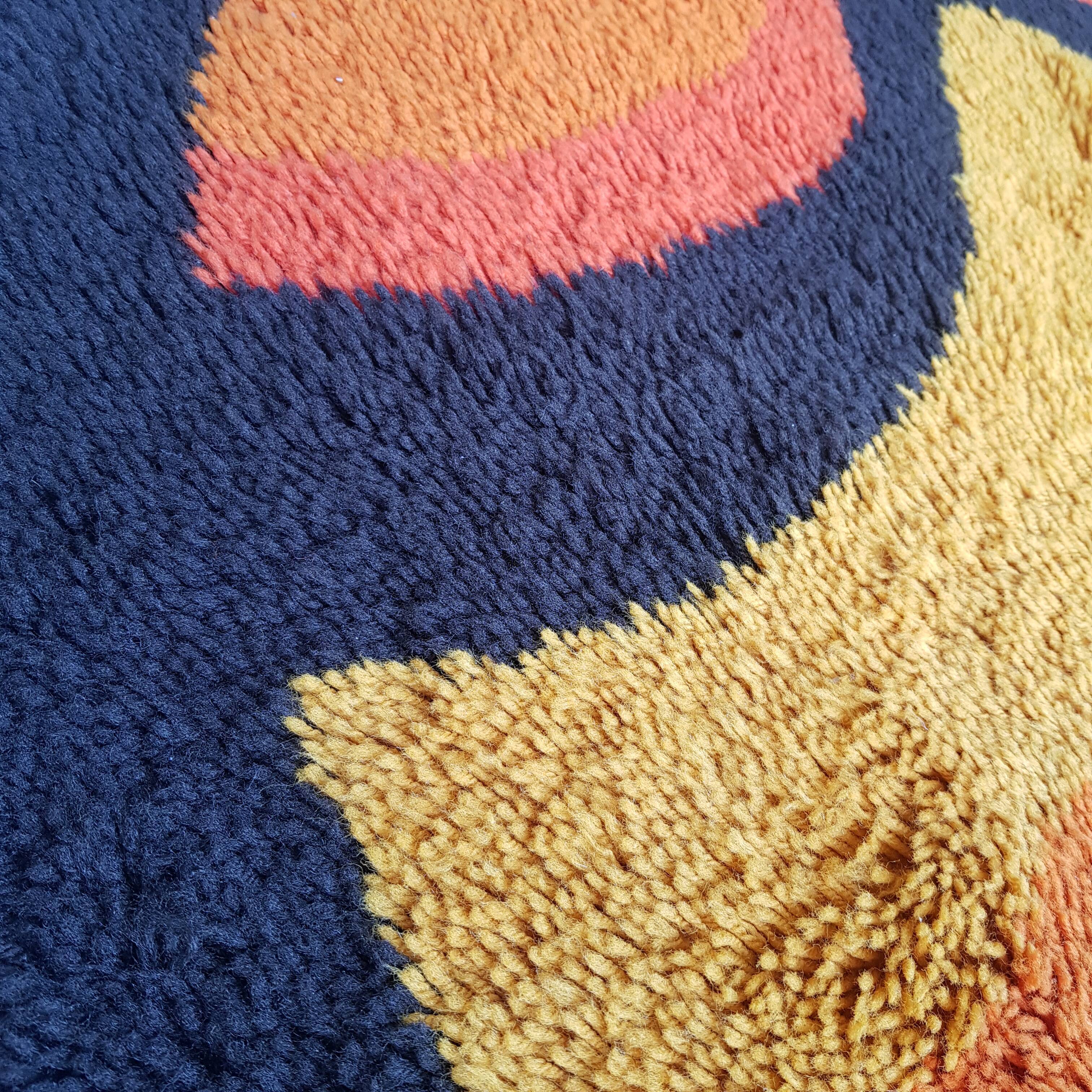 Round carpet 70s