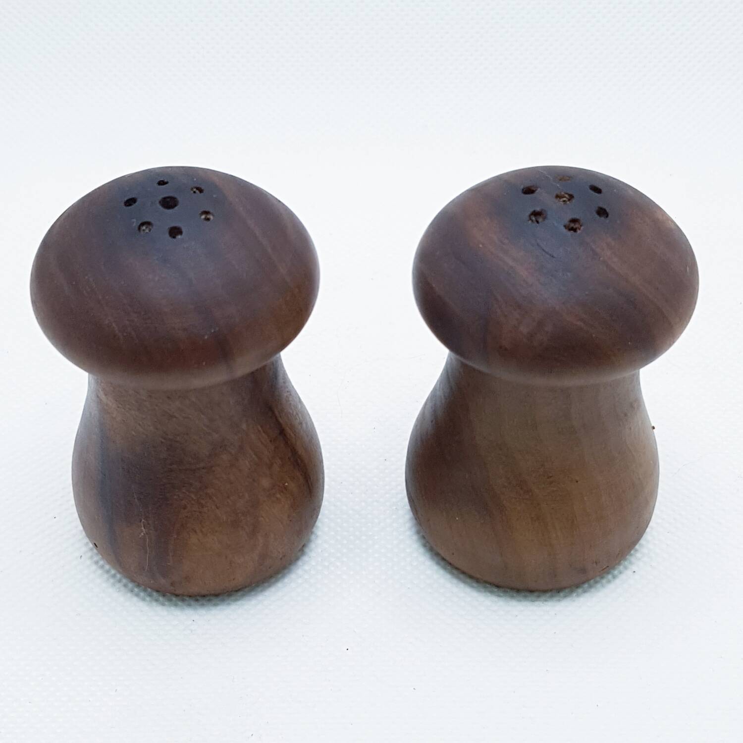 Salières et poivrières en bois