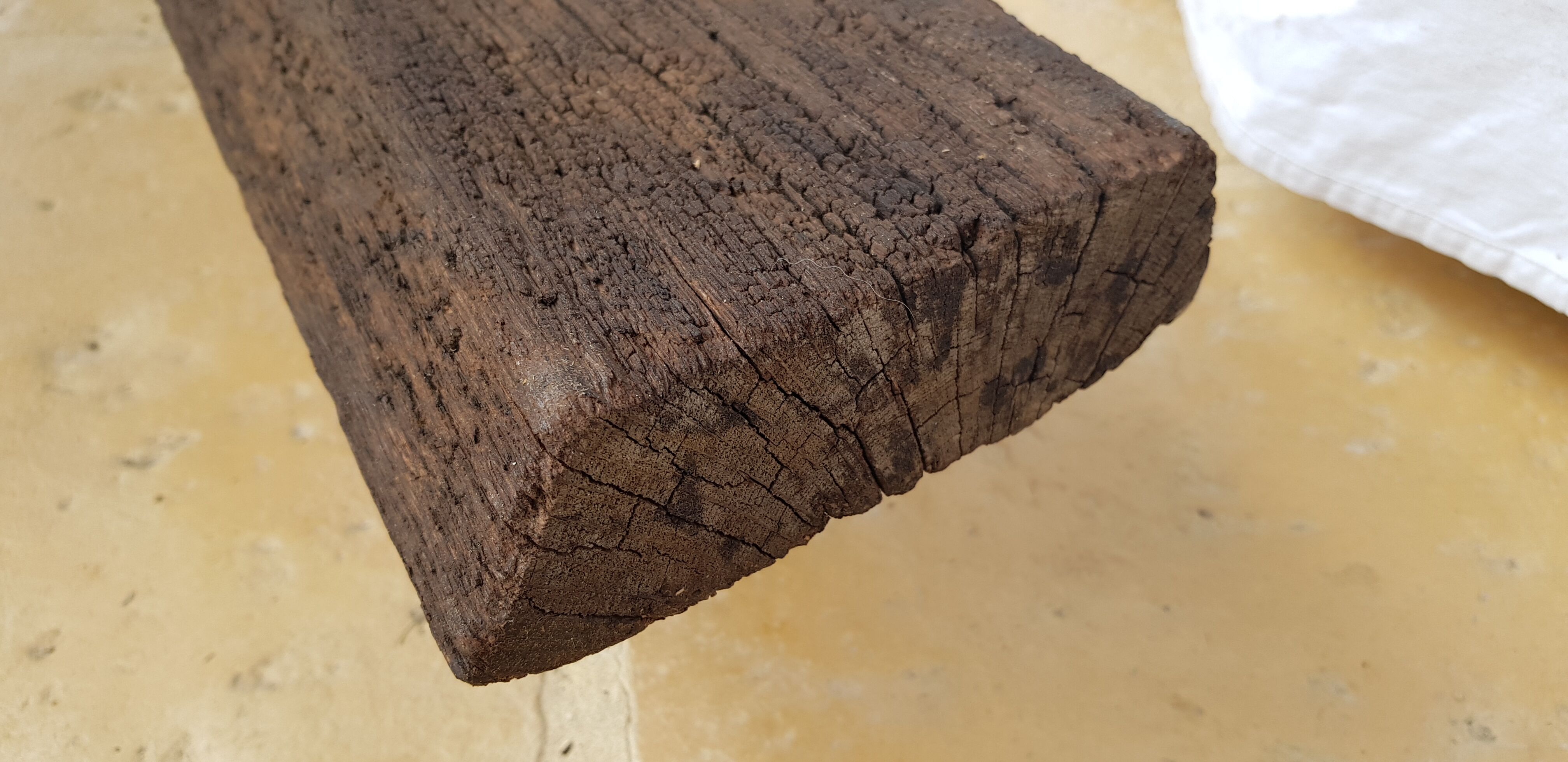 Banc tribal en bois massif