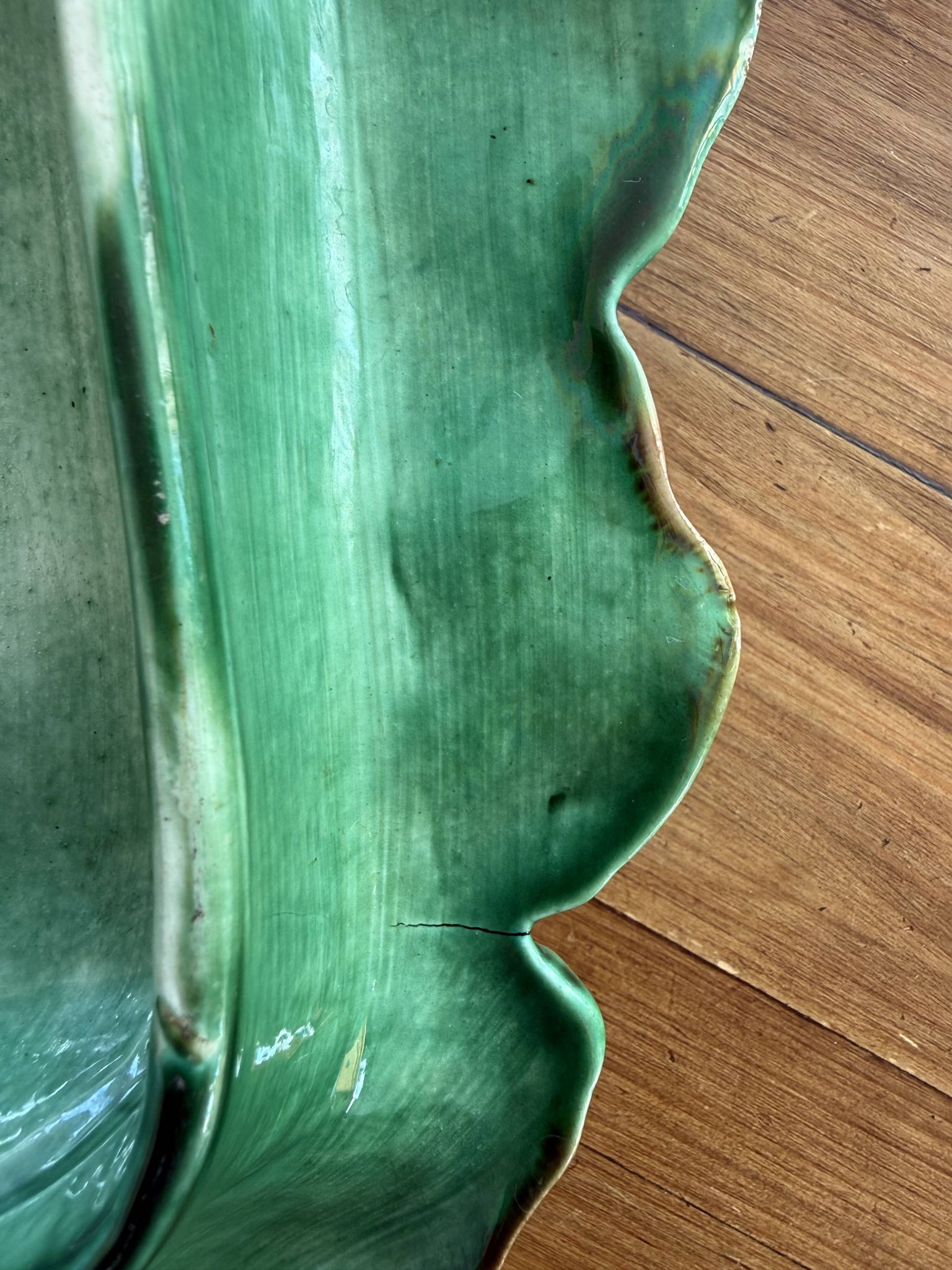 Asparagus dish in earthenware