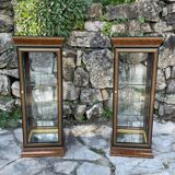 Pair of display cases in magnifying glass and black & gold lacquer, 20th century period