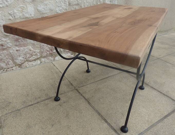 Wrought iron coffee table and its solid oak top