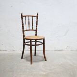 Chaise bistrot cannée ancienne en bois par les éditions Fischel