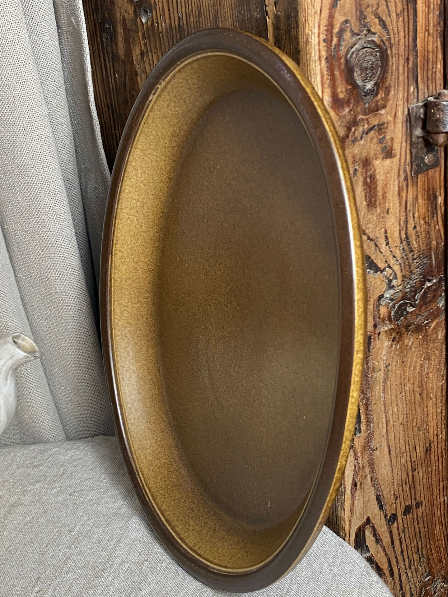Oval dish in glazed stoneware