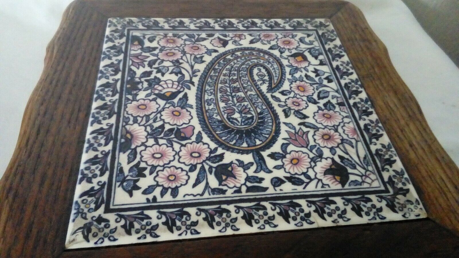 Wooden flat underside and faience of gien model cashmere