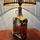 Lampe en verre et rotin