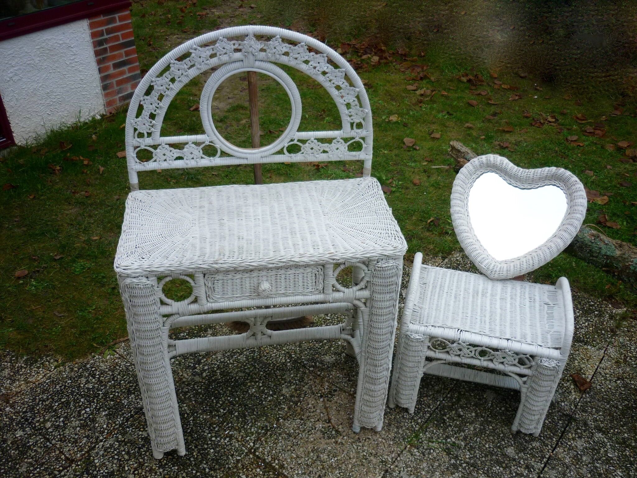 Vintage white rattan bedside 60-70