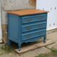 Commode ancienne rénovée bleu – plateau bois – 3 tiroirs