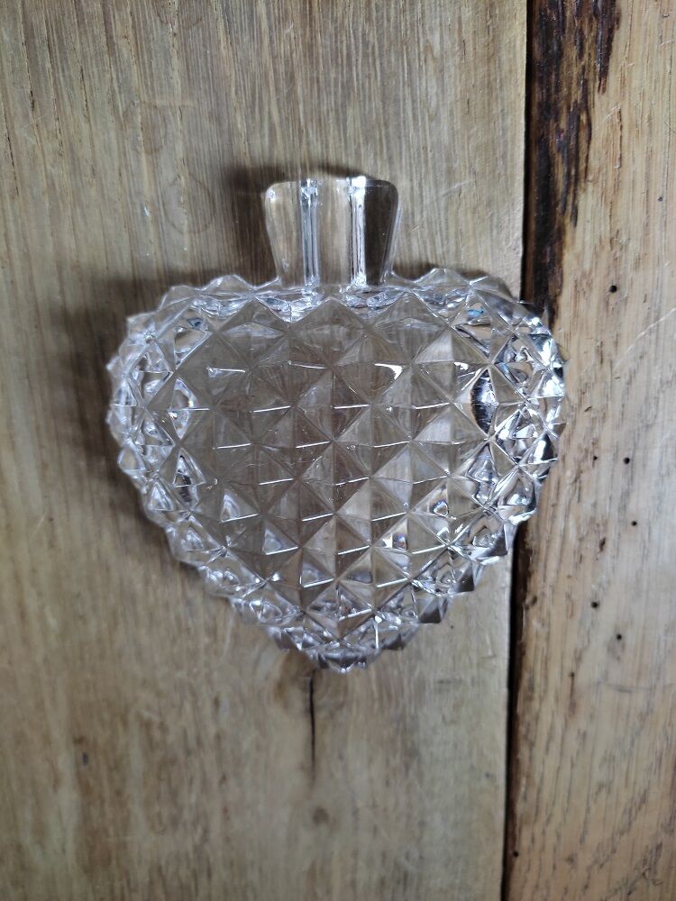 Empty pocket Ashtray Glass Molded shape Pique Old Vintage