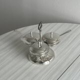 Sauce service on rotating display