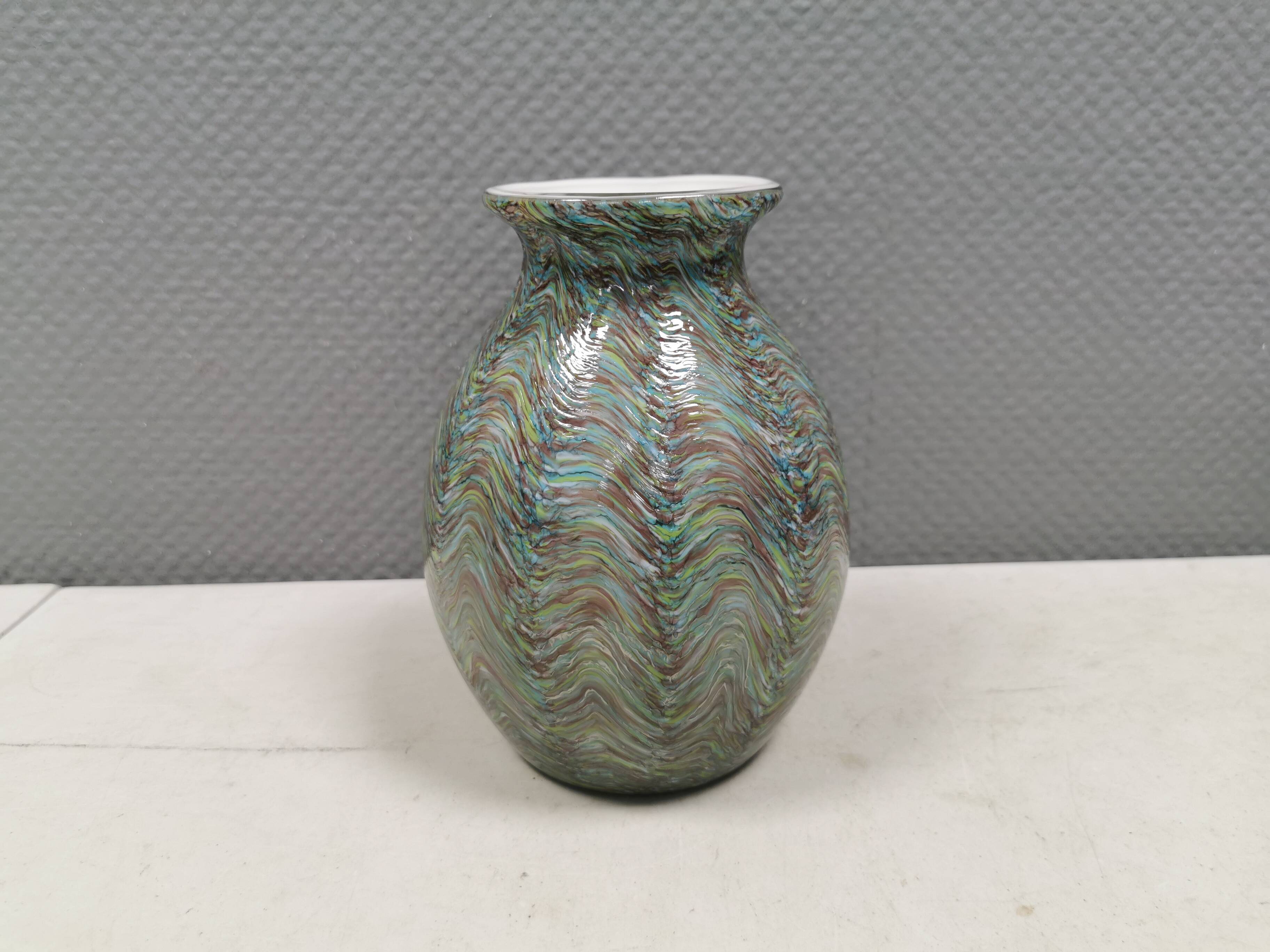 Vase magnifique en 3 couches de verre.
