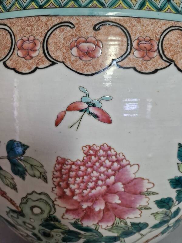 China - Circular fishbowl in Famille Rose enamel