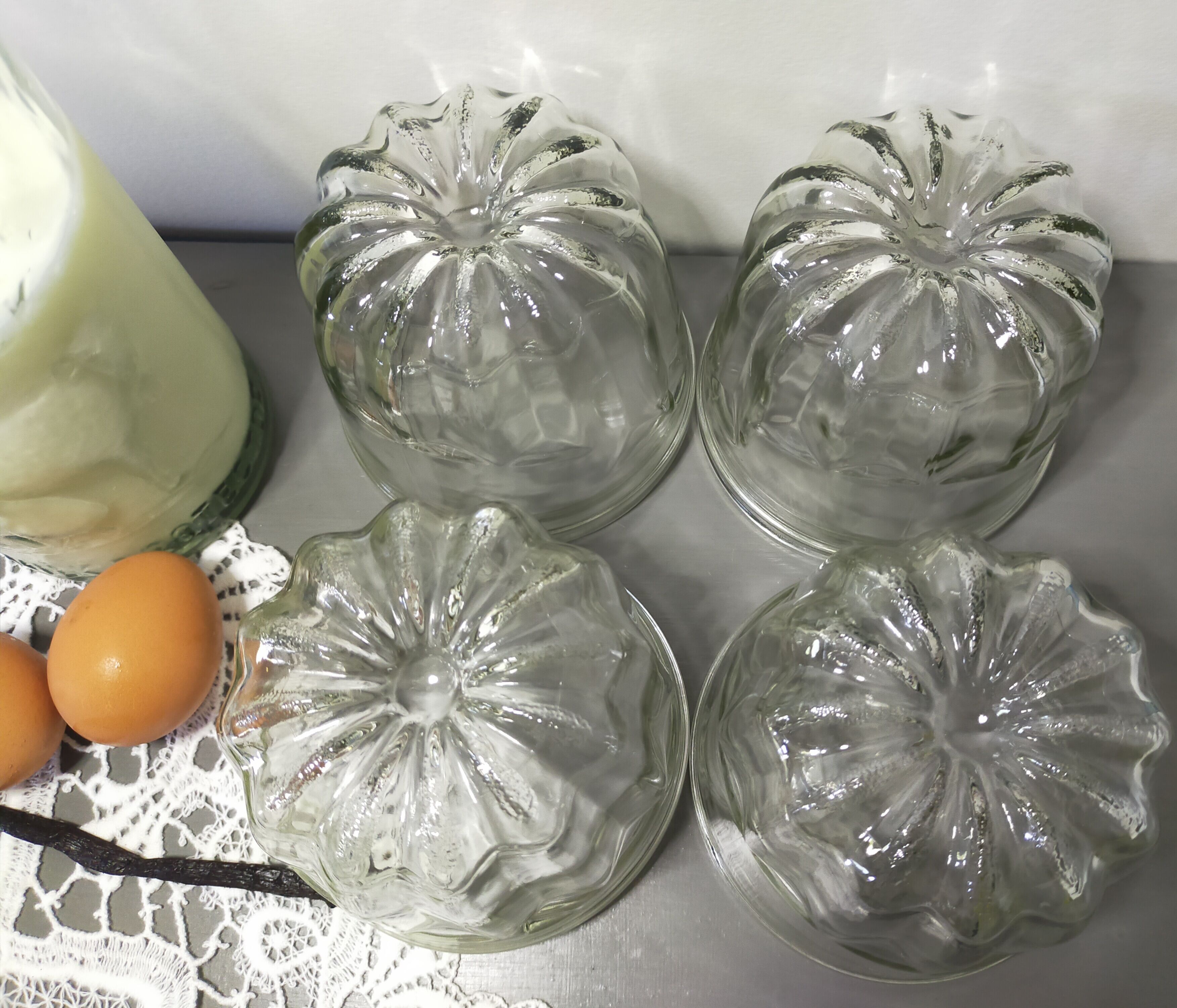 Set of 4 glass cannelé molds