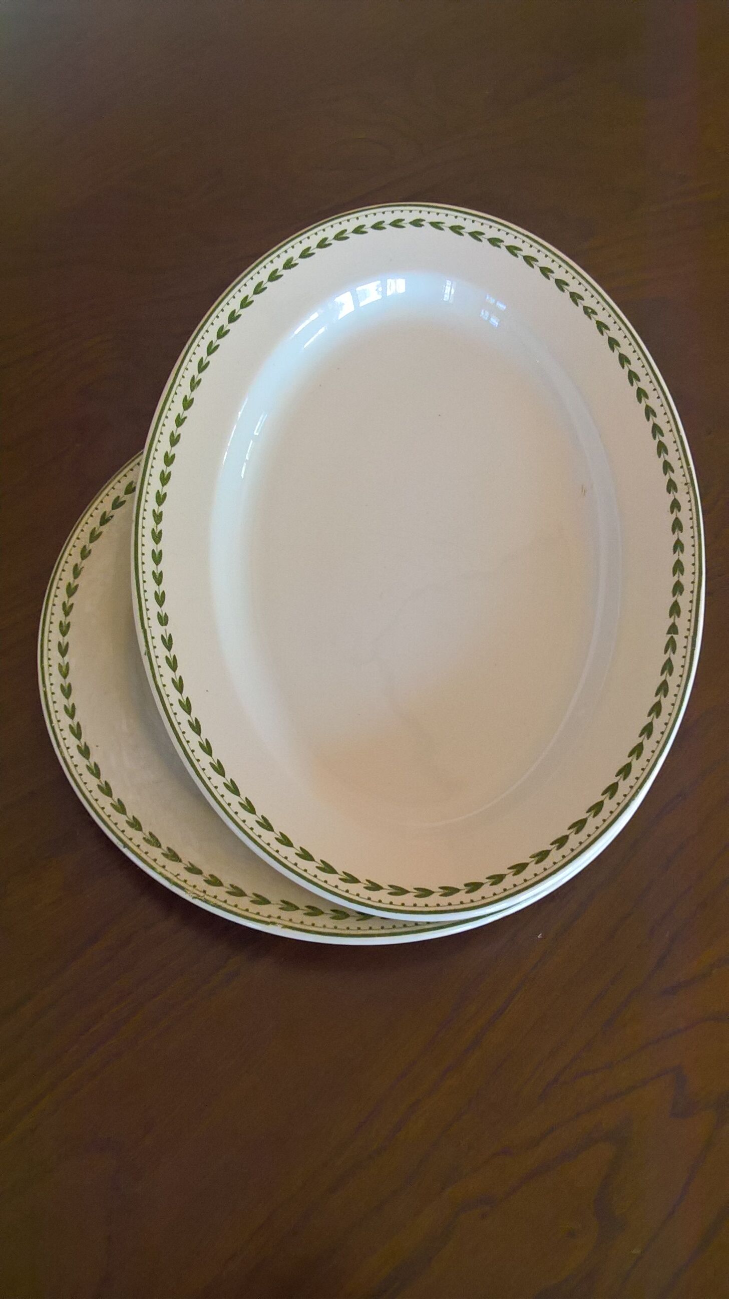 BFK Laurier service dish