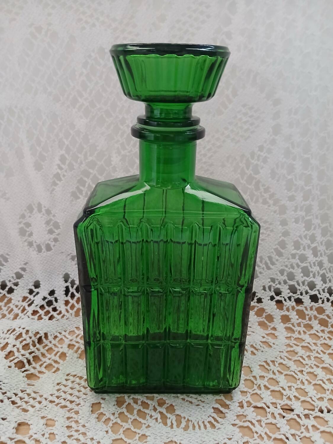 Carafe ancienne en verre pressé italien