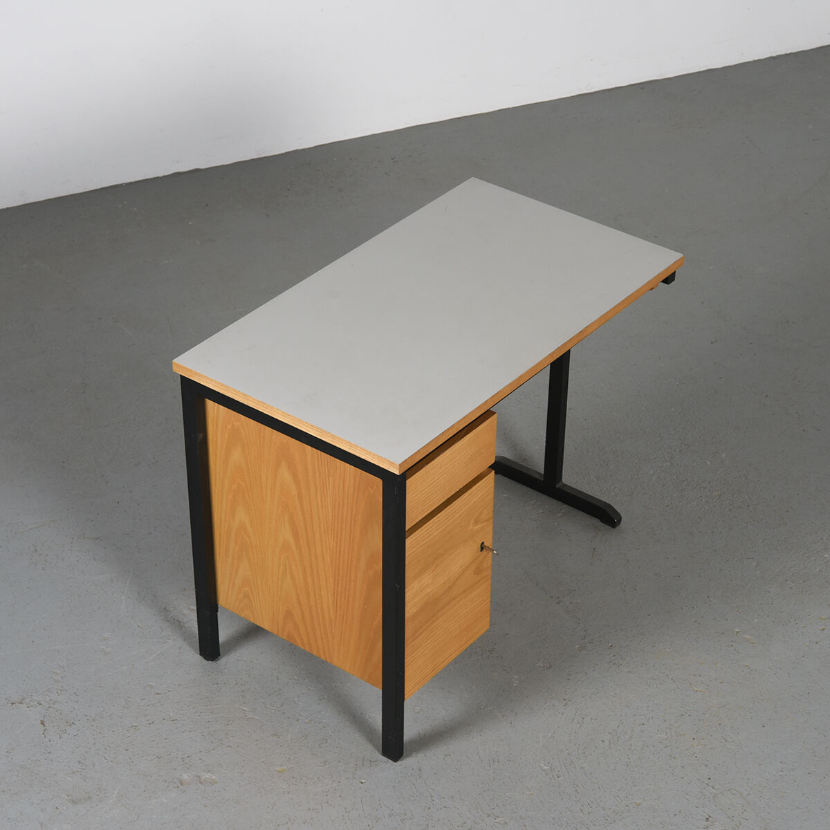 1960 office in metal and wood