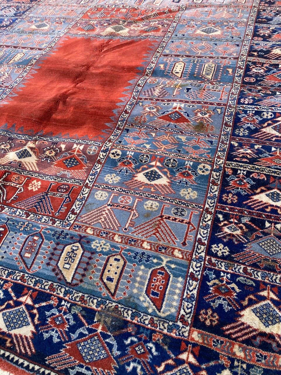 Persian-style mechanical carpet 178x194 cm