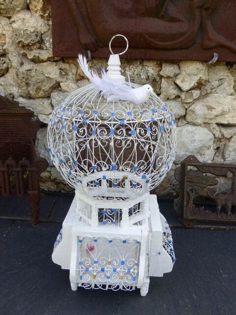 Cage has birds vintage, in wood and metal, painted in blue and white