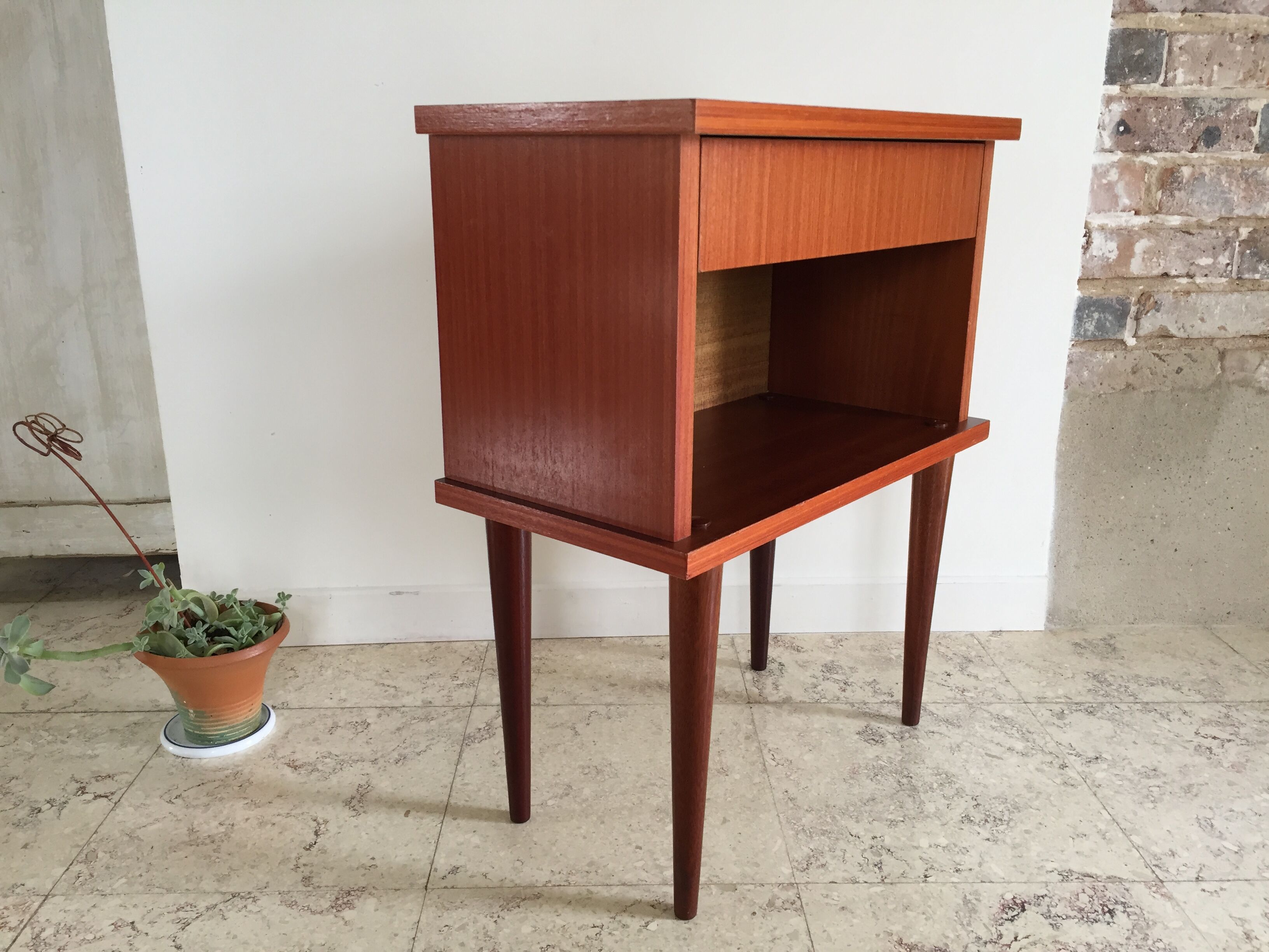 Table de chevet pieds compas vintage