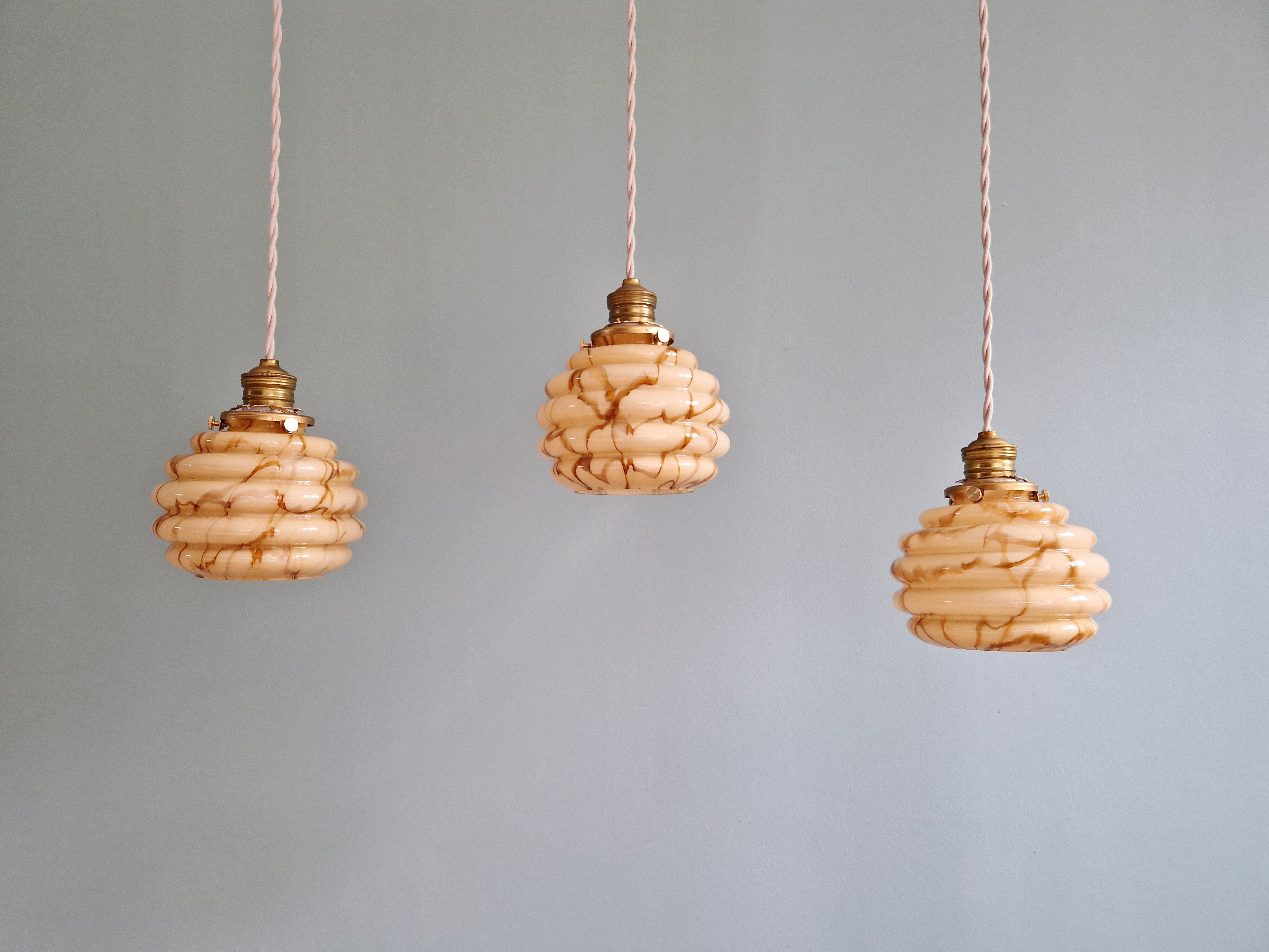 Art Deco suspension in marbled opaline and ouraline (4 available), 1920-30