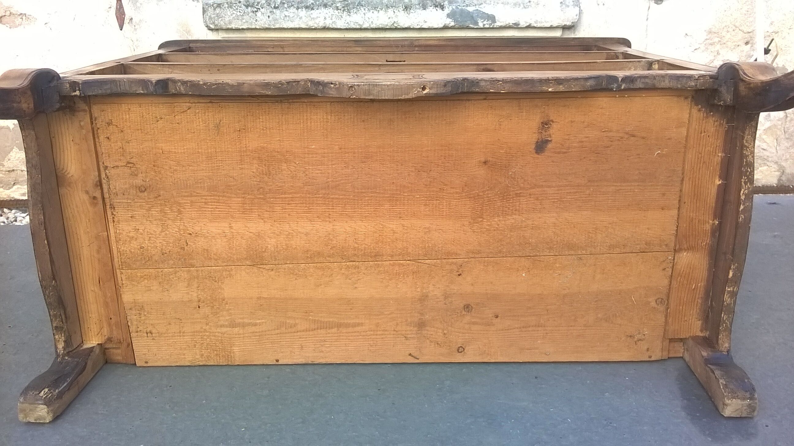 Louis XV dresser