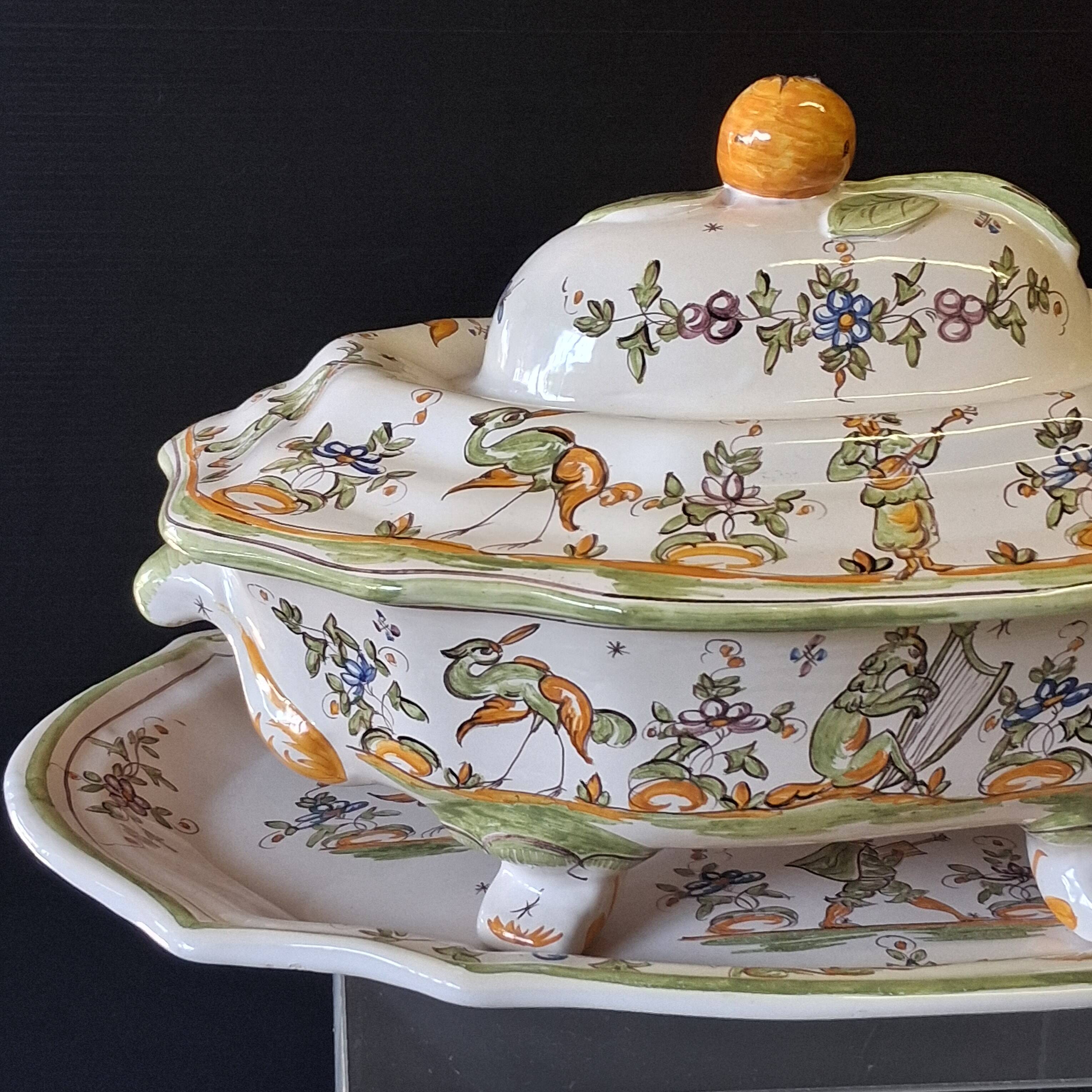 Superb vegetable dish/soup tureen in ceramic and its serving platter in very good condition.
